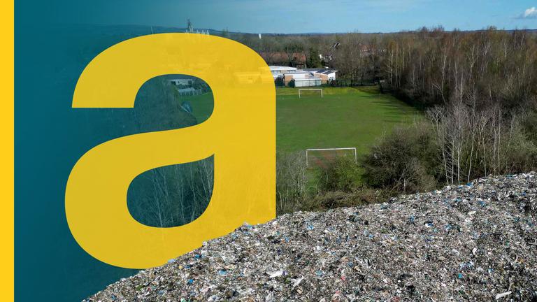 Müllberg in der englischen Landschaft