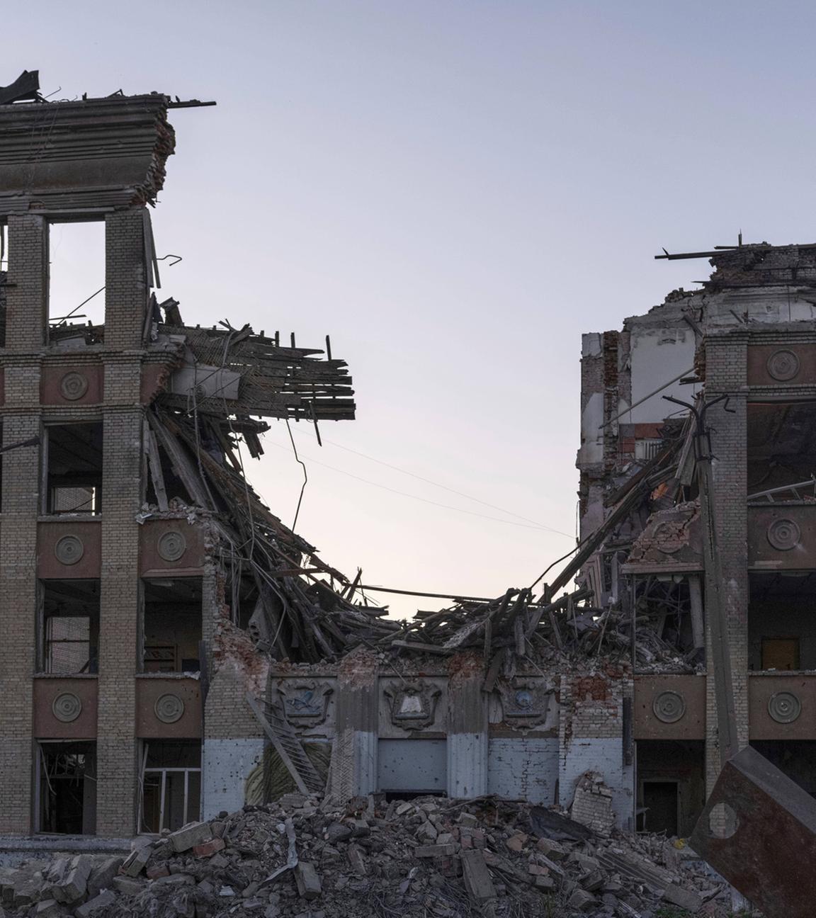 Zerstörtes Stadtzentrum von Kostjantyniwka in der Umgebung von Donezk, Ukraine.