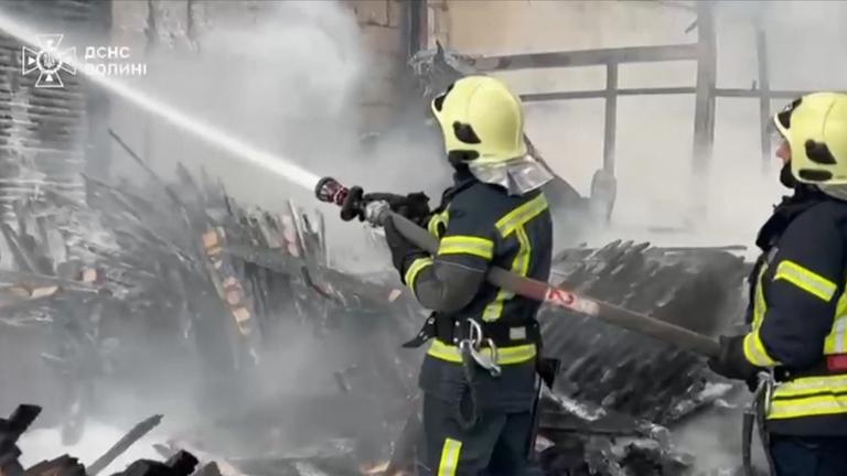 Feuerwehr bei Löscharbeiten