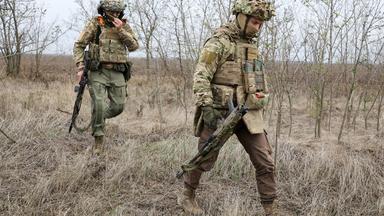 Soldaten der russischen Armee absolvieren ein Kampftraining in der Region Saporischschja.