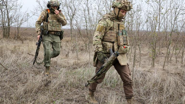 Soldaten der russischen Armee absolvieren ein Kampftraining in der Region Saporischschja.
