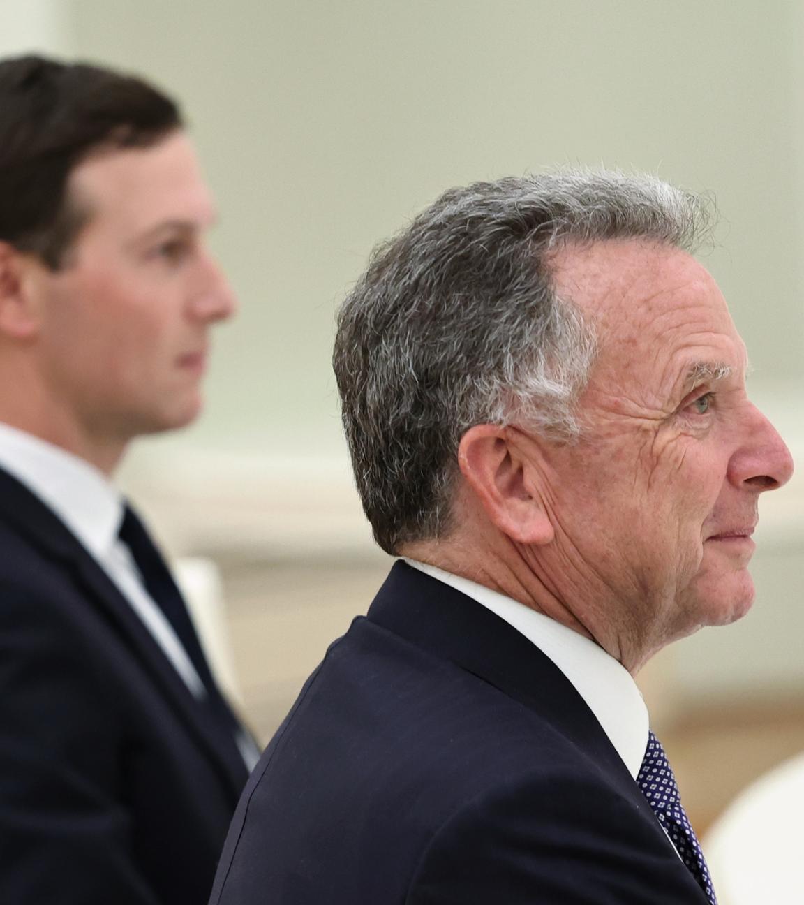 US-Sonderbeauftragter Steve Witkoff (r) und Jared Kushner, Schwiegersohn von US-Präsident Trump, bei einem Gespräch mit dem russischen Präsidenten Putin