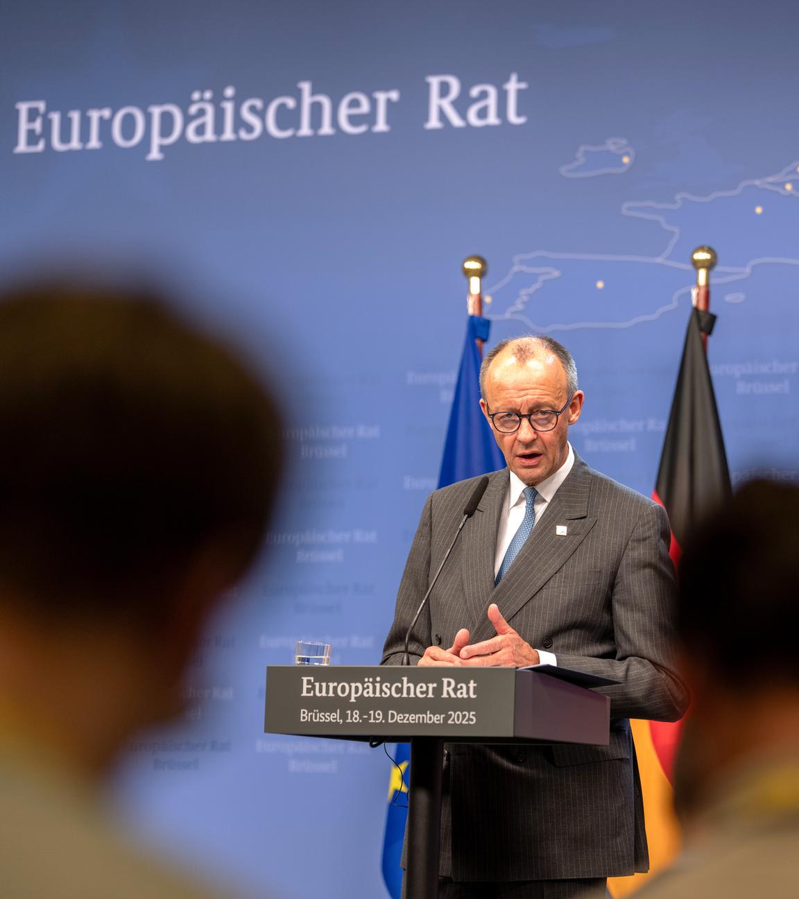 Bundeskanzler Friedrich Merz (CDU) spricht bei der Pressekonferenz nach dem EU-Gipfel. 