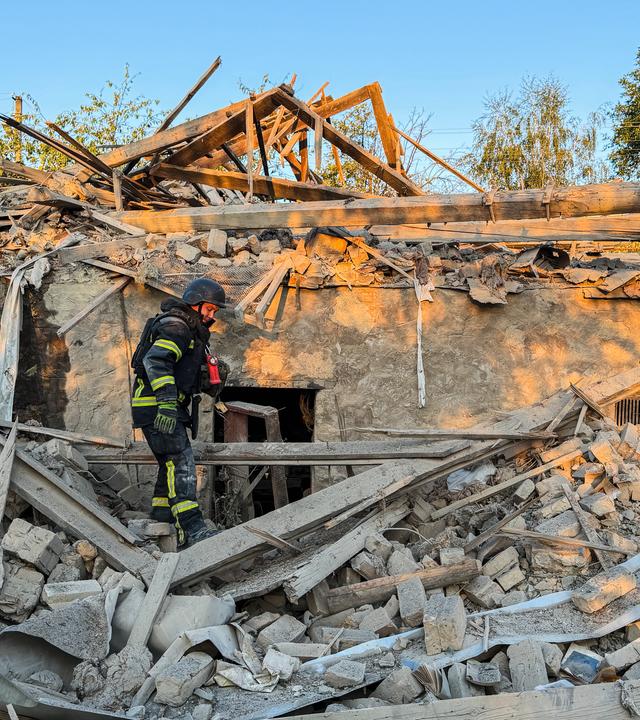 Russischer Angriff auf ein Gebäude in Saporischschja, Ukraine, am 27. Juli 2026, während der laufenden russischen Invasion. Mindestens zwei Menschen kamen ums Leben, 13 weitere wurden verletzt.
