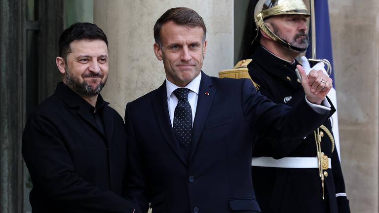 Macron empfängt Selenskyj im Élysée-Palast