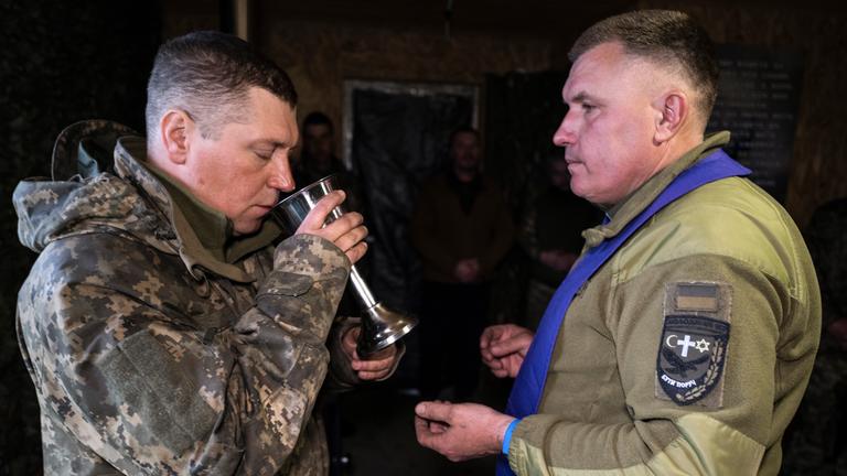 Ukraine, Donezk: Ostergottesdienst für Soldaten