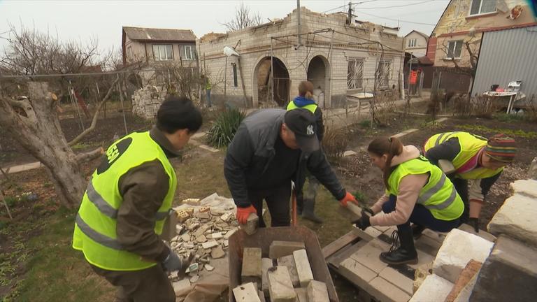 Ukraine: Freiwillige packen an