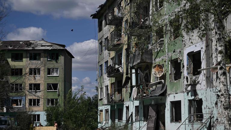 Ukraine, Bilozerske: Häuser wurden durch russsiche Angriffe zerstört.