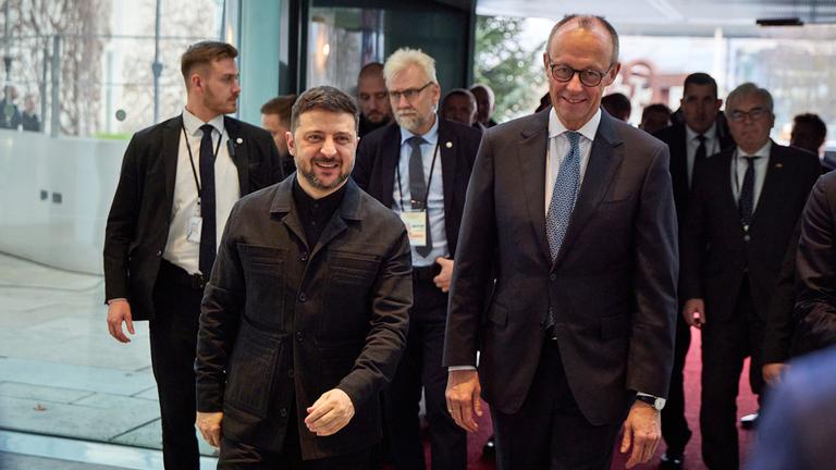 Wolodymyr Selenskyj (l) und Friedrich Merz, aufgenommen am 14.12.2025