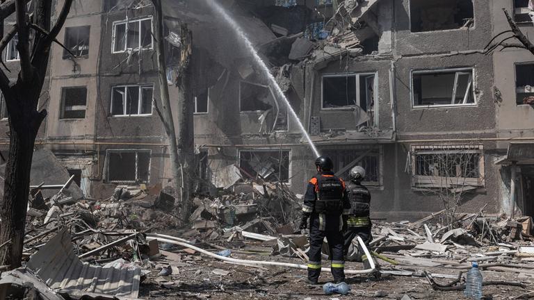 Ein zerstörtes Haus in der Ukraine