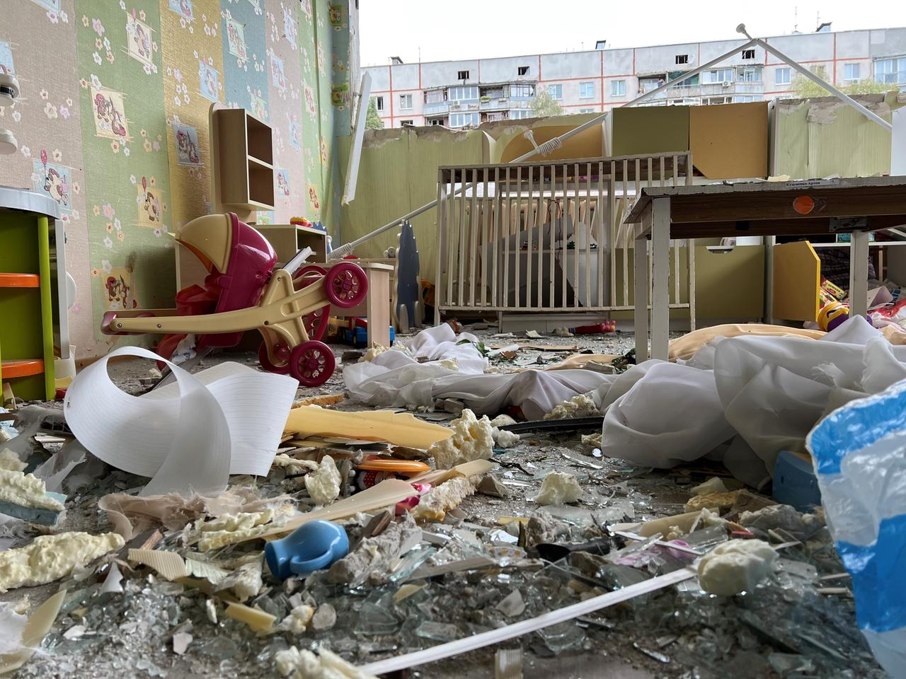 Ein verwüstetes Zimmer in Charkiv in der Ukraine.