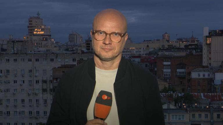 ZDF-Reporter Torge Bode bei ZDFheute live. 