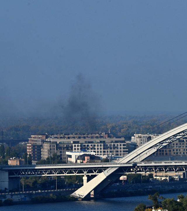 Dieses Foto zeigt die Explosion einer Drohne während eines Luftangriffs auf Kiew am 11. Oktober 2026. 