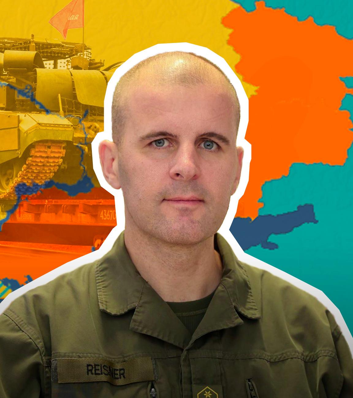 Oberst Reisner ist vor einer Karte der Ukraine mit aktuellem Frontverlauf abgebildet.
