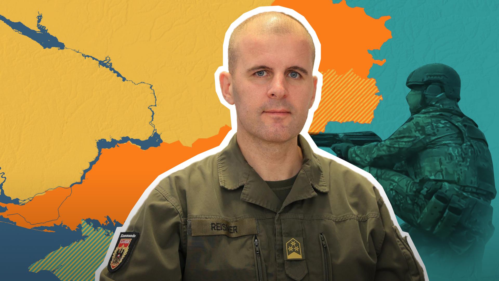 Oberst Markus Reisner von der Theresianischen Militärakademie ist vor einer Karte der Ukraine mit aktuellem Frontverlauf abgebildet. 