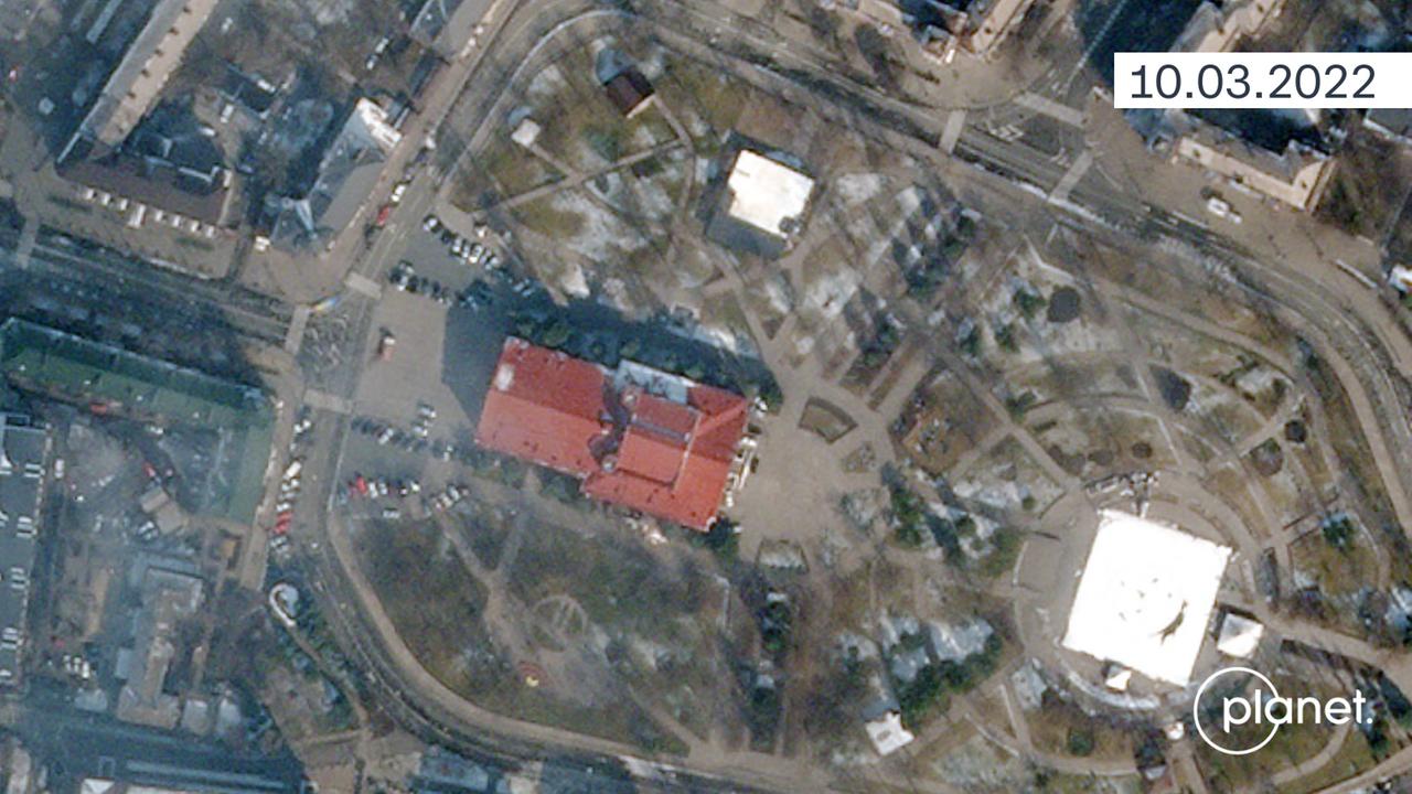 Satellitenbild: Theater in Mariupol vor der Zerstörung am 10.3.2022