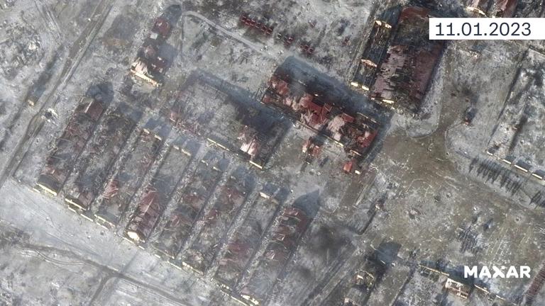 Das Satellitenbild zeigt zerstörte Lagerhäuser in Jakowliwka am 11. Januar 2023
