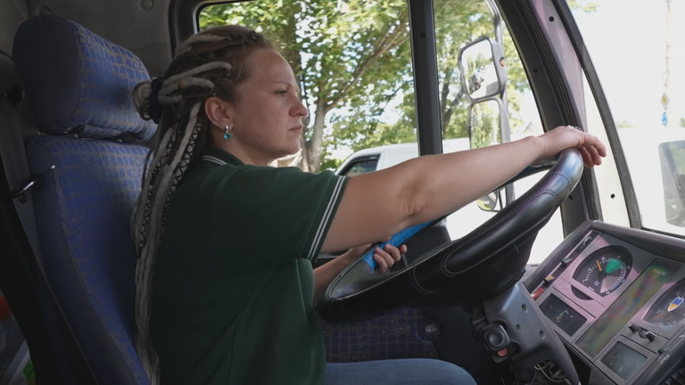 LKW-Fahrerin in der Ukraine