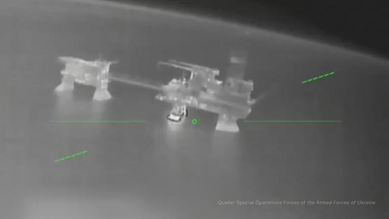 Russische Ölplattform im Kaspischen Meer - Aufnahme des ukrainischen Militärs