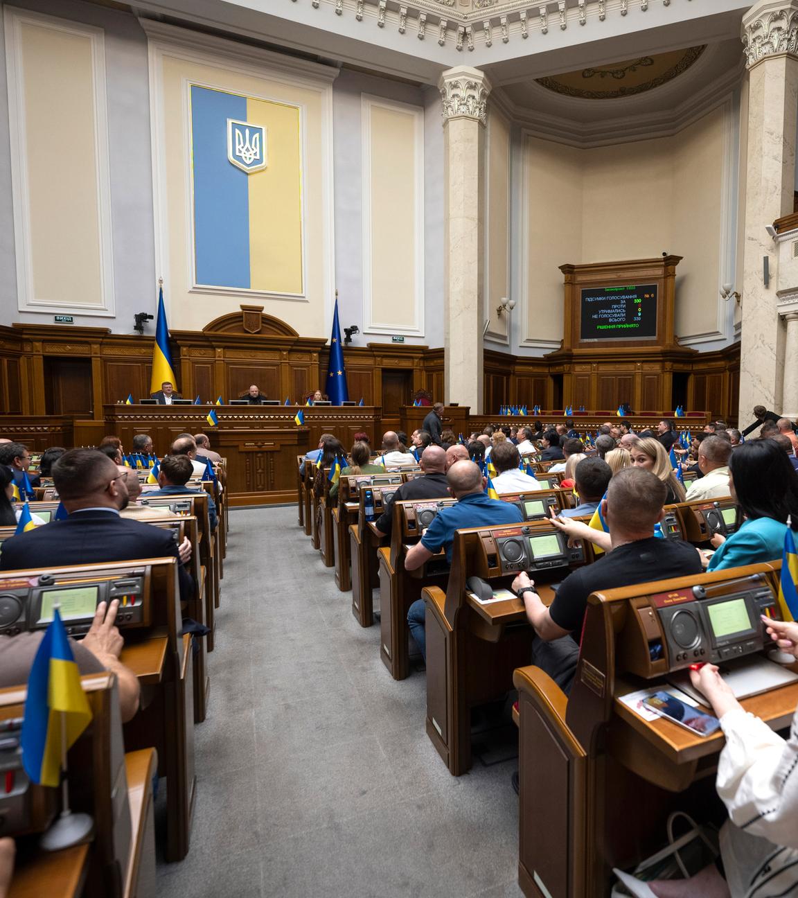 Ukrainische Abgeordnete nehmen am 31. Juli 2025 in Kiew (Ukraine) an einer Parlamentssitzung zur Wiederherstellung der Unabhängigkeit der Antikorruptionsbehörden teil.