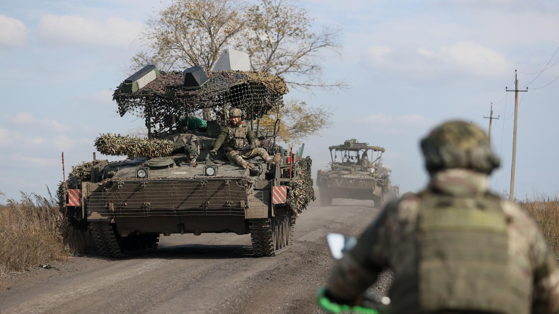 Die 5. motorisierte Schützenbrigade der 51. Donezker Armee, Streitkräftegruppe Tsentr [Zentrum], kämpft an der Front bei Krasnoarmeysk (Pokrovsk) im Rahmen der besonderen Militäroperation.