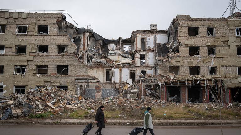 Zerstörung nach russischem Angriff in Mykolajiwka, Oblast Donezk, Ukraine