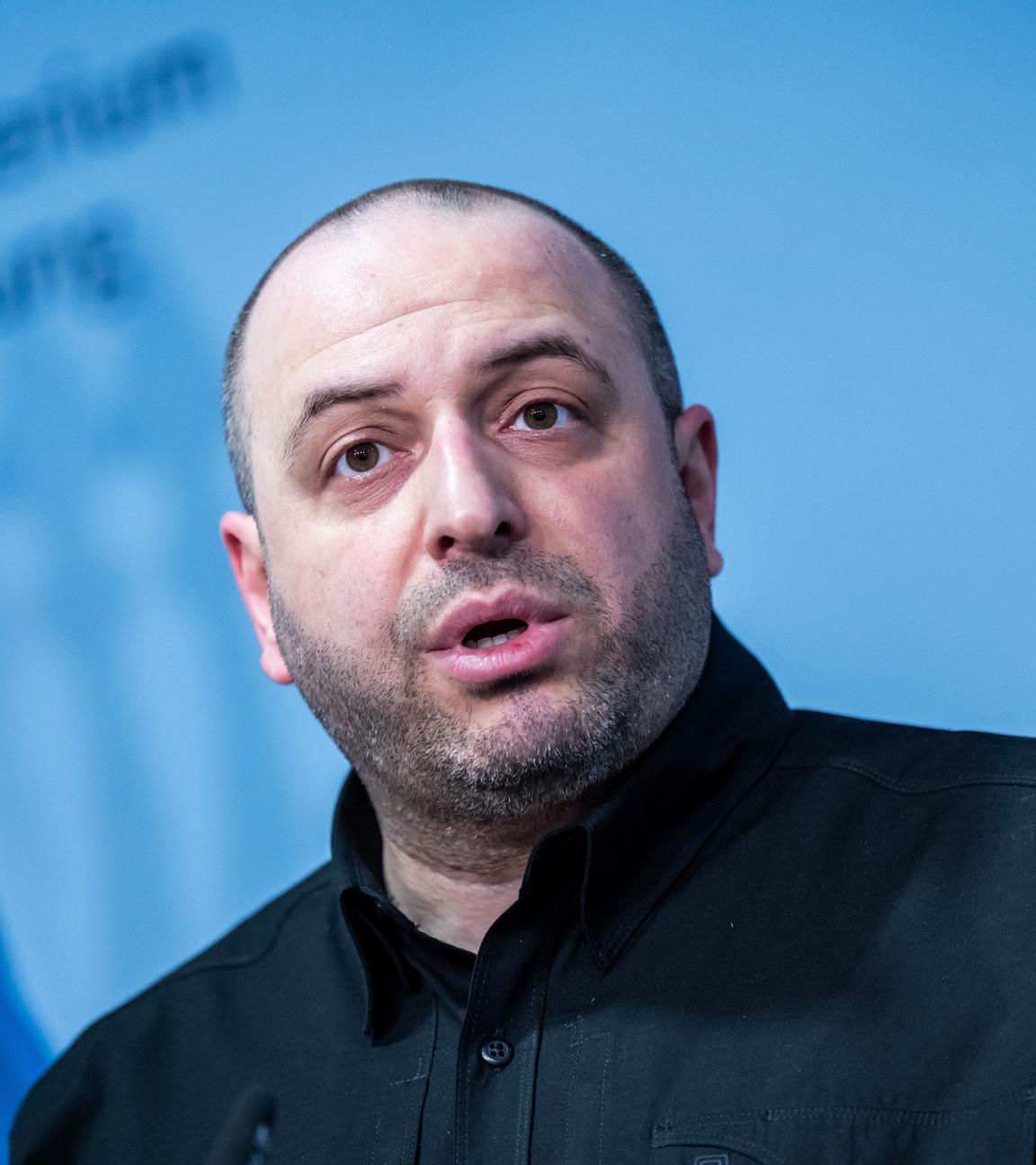 Rustem Umjerow, damaliger Verteidigungsminister der Ukraine, nimmt im März 2025 an einer Pressekonferenz nach einem bilateralen Gespräch im Verteidigungsministerium teil.