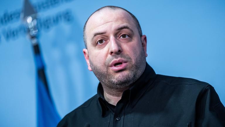 Rustem Umjerow, damaliger Verteidigungsminister der Ukraine, nimmt im März 2025 an einer Pressekonferenz nach einem bilateralen Gespräch im Verteidigungsministerium teil.