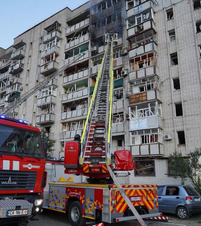 Ukraine: Schäden an einem mehrstöckigen Wohngebäude nach einem Angriff russischer Drohnen in Smila