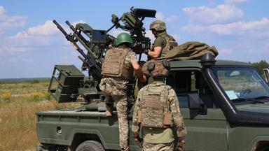 Ukrainische Soldaten testen das Skylock-System zur Drohnenabwehr. (Archivbild)