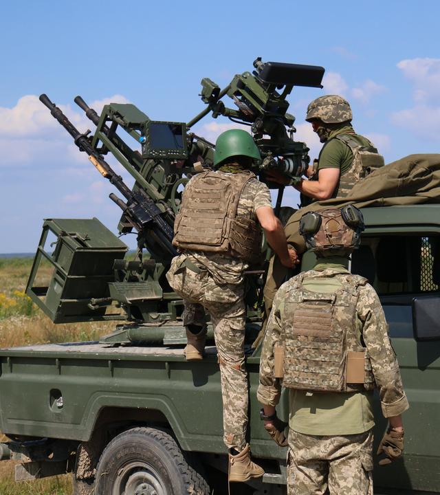 Ukrainische Soldaten testen das Skylock-System zur Drohnenabwehr. (Archivbild)