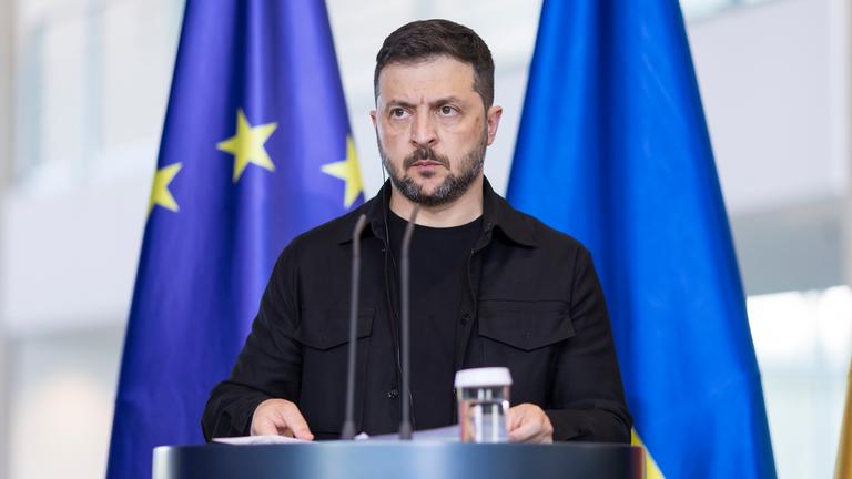 Wolodymyr Selenskyj (Präsident der Ukraine) bei einem Pressestatement.