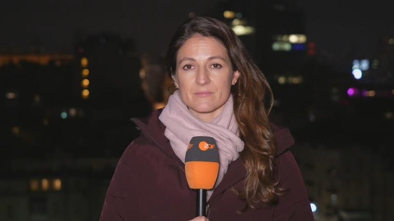 Alica Jung vor Kiew bei Nacht