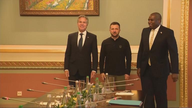 US-Außenminister Blinken mit dem ukrainischen Präsidenten Selenskyj und dem britischen Außenminister David Lammy in Kiev