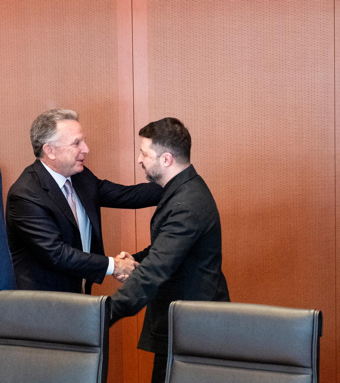 Der ukrainische Präsident Selenskyj, Friedrich Merz und Steve Witkoff.