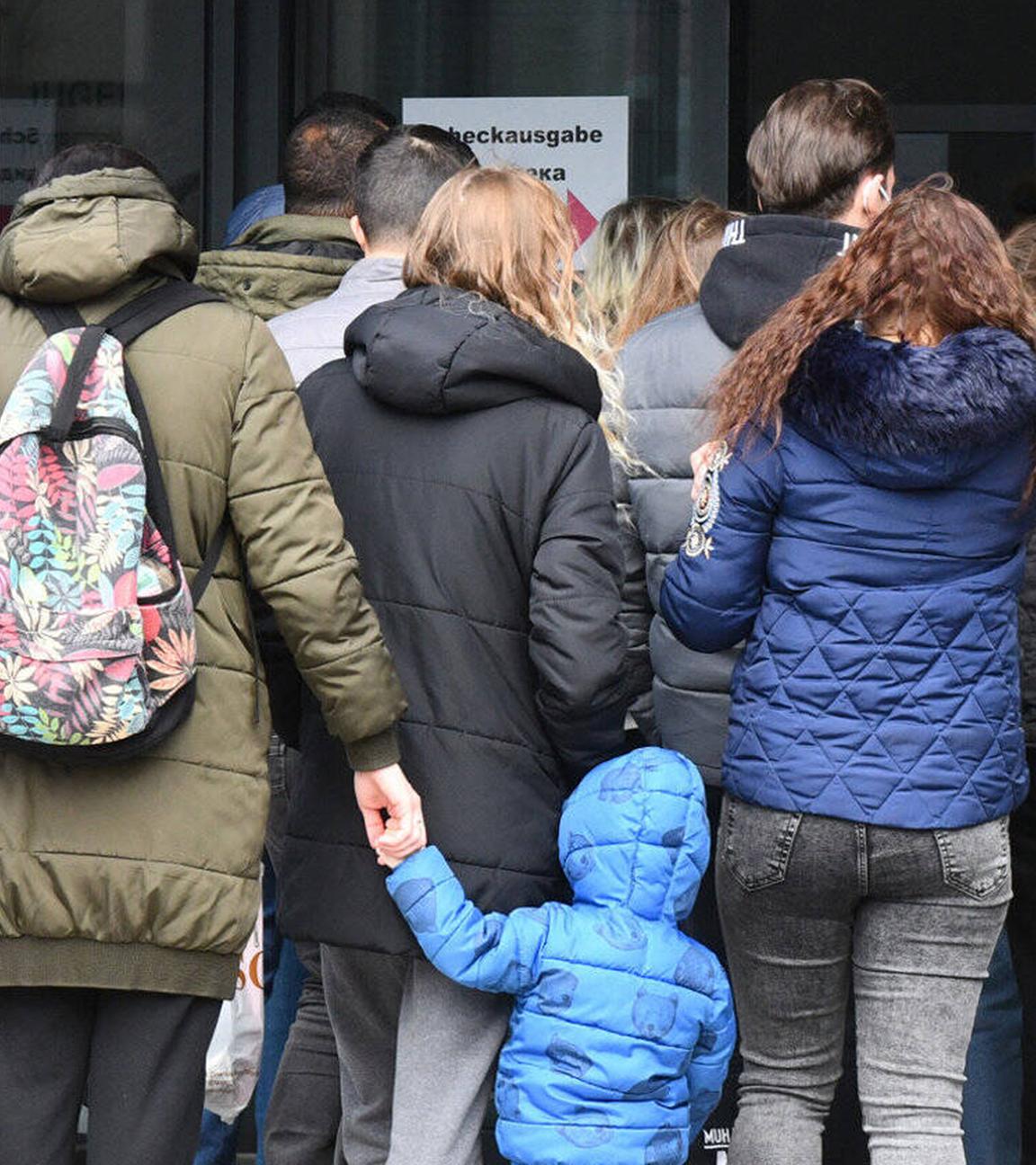 Ukrainische Flüchtlinge drängen ins Sozialamt des Regionalverbandes am 04.04.2022.