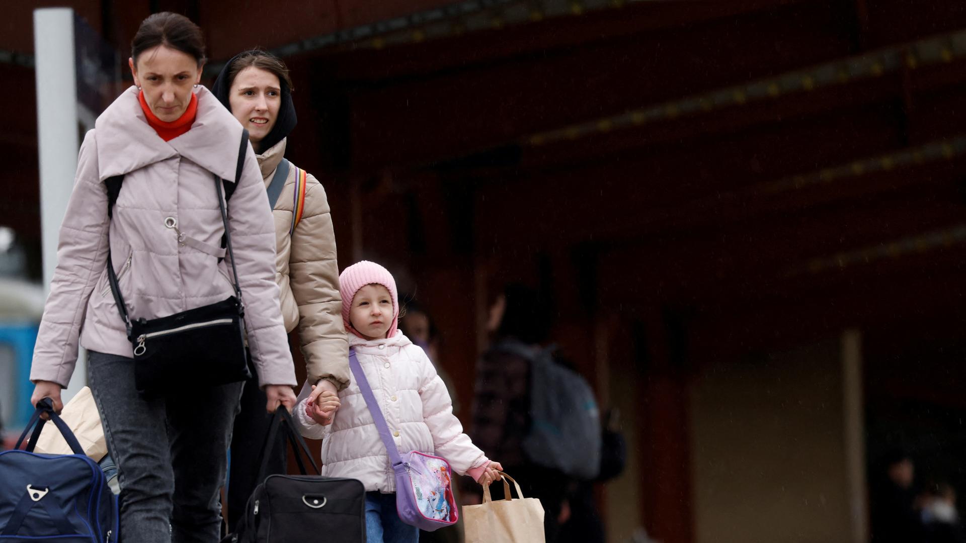 Ukrainische Geflüchtete an einem polnischen Bahnhof