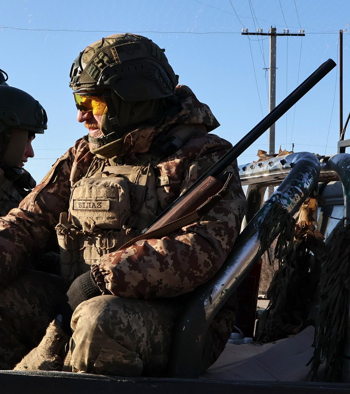 Ein Foto das von den Ukrainischen Streitkräften zur Verfügung gestellt wurde zeigt ukrainische Soldaten auf dem Weg zur Front in der Region Saporischschja, Ukraine.