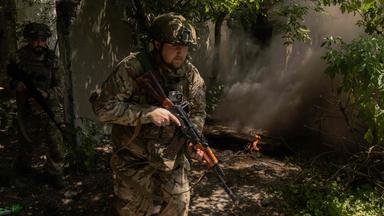 Ukraine Soldaten nehmen an einem Training in der Region Dnipropetrowsk teil.
