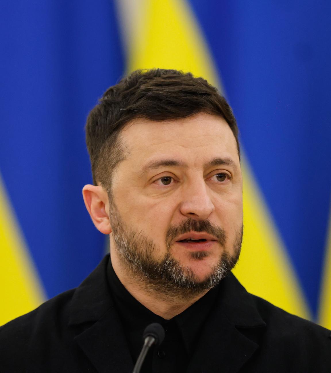 Der ukrainische Präsident Wolodymyr Selenskyj spricht während einer gemeinsamen Pressekonferenz mit dem litauischen Präsidenten Nauseda und dem polnischen Präsidenten Nawrocki im Präsidentenpalast in Vilnius.