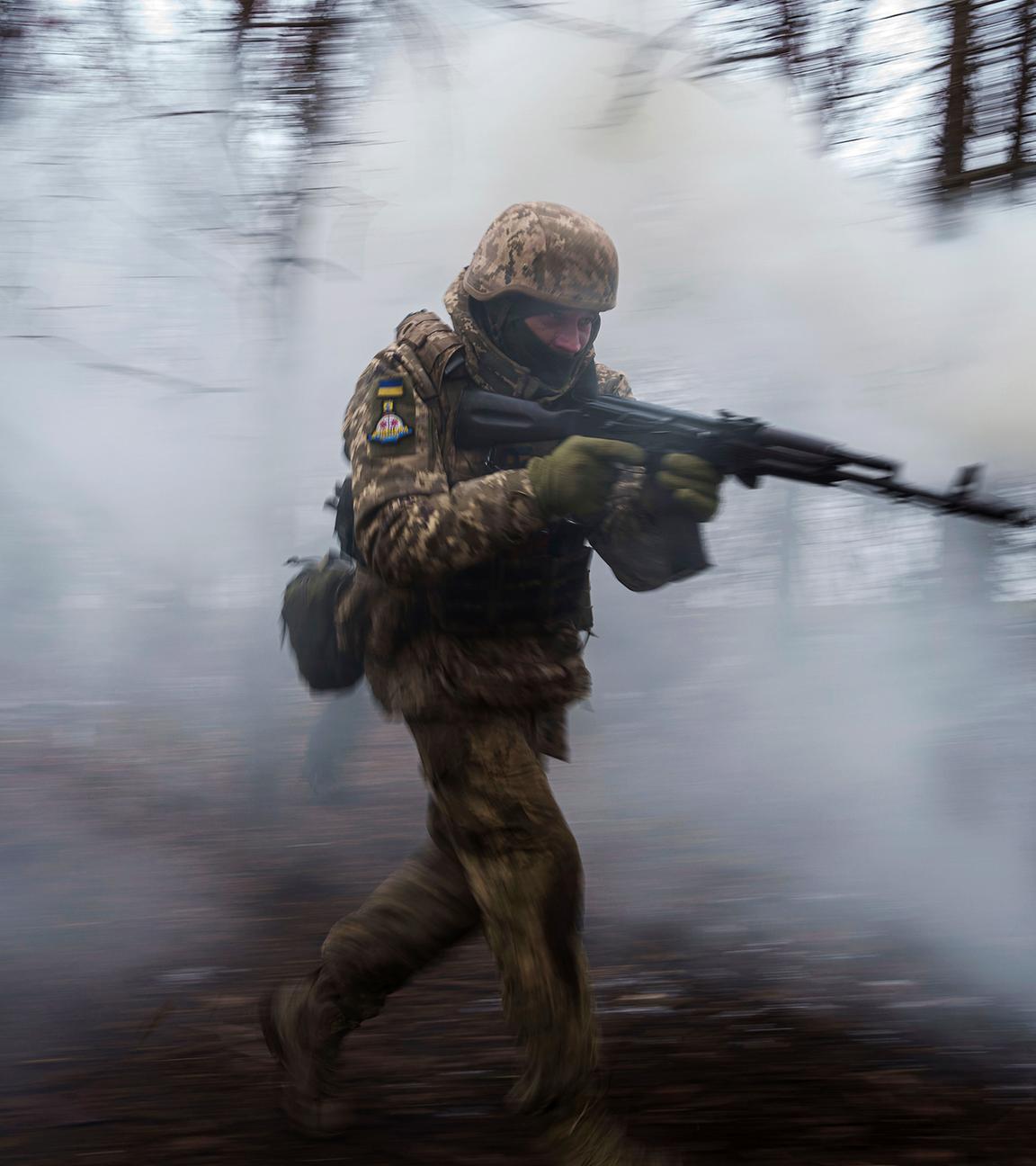 Ein ukrainischer Soldat der 24. mechanisierten Brigade in der Region Donezk unweit der Frontlinie, aufgenommen am 21.01.2025