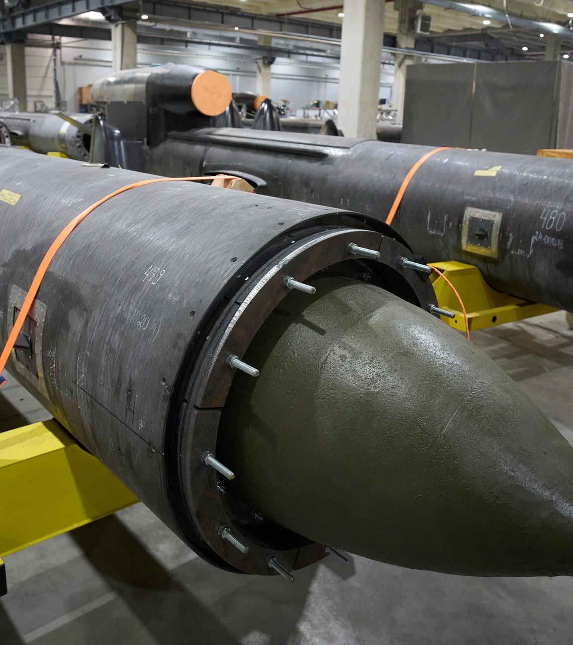 Archiv: Teile von "Flamingo"-Raketen sind am  14. 8. 2025, in der geheimen Fabrik von Fire Point in der Ukraine zu sehen. 
