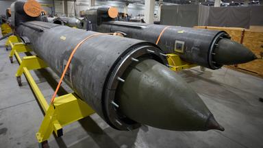 Archiv: Teile von "Flamingo"-Raketen sind am  14. 8. 2025, in der geheimen Fabrik von Fire Point in der Ukraine zu sehen. 