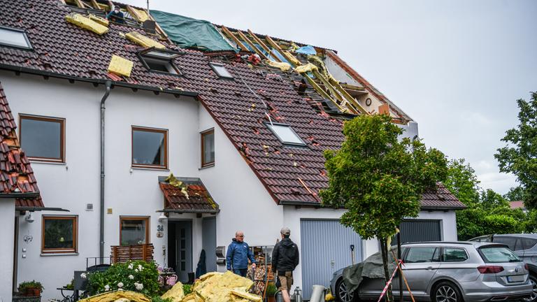 Schwere Unwetter in Ulm – Chaos nach starken Windböen: Kaputte Hausdächer