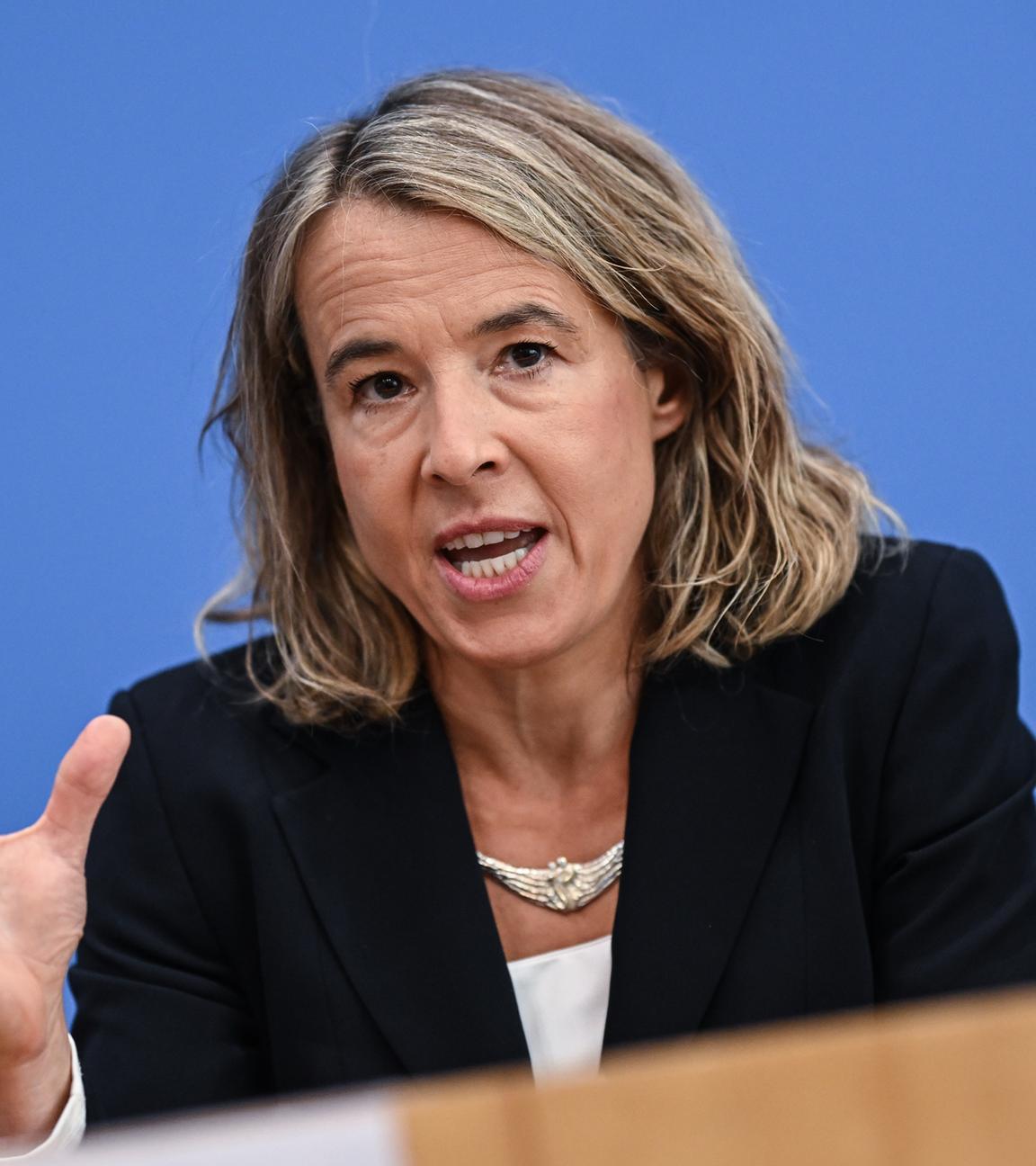 Berlin: Ulrike Malmendier spricht bei der Vorstellung des Jahresgutachtens 2025/26 des Sachverständigenrats zur Begutachtung der gesamtwirtschaftlichen Entwicklung, der sogenannten Wirtschaftsweisen. Archivbild