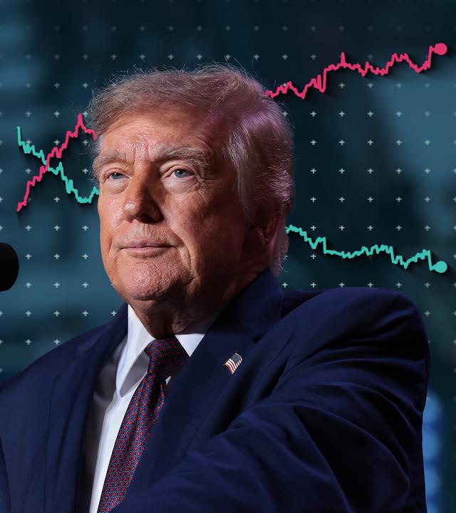 Donald Trump an einem Rednerpult, dahinter eine Grafik zu einer Umfrage