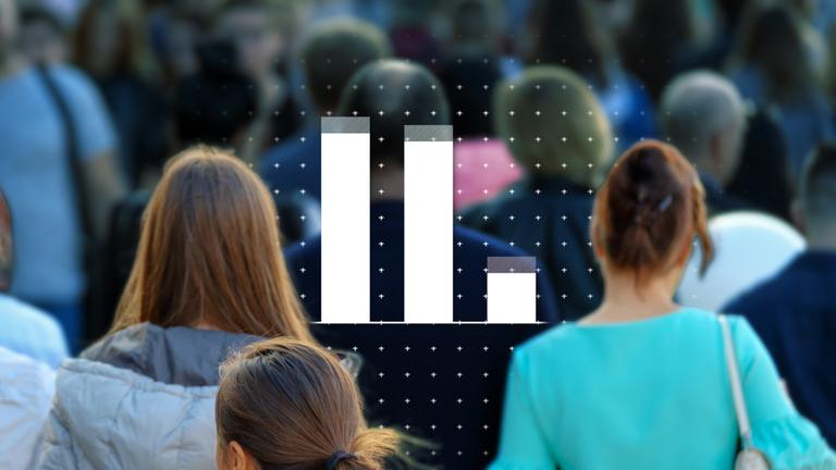 Menschenmenge und eine Balkengrafik als Beispiel