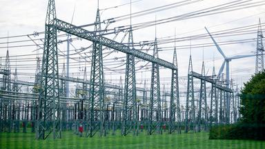 Ein Zaun umgibt ein Umspannwerk des Netzbetreibers Amprion in Bergheim (Nordrhein-Westfalen), aufgenommen am 02.09.2026