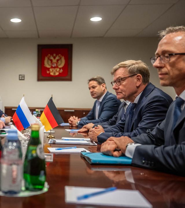 USA, New York City: Sergei Lawrow (l), Außenminister von Russland, 