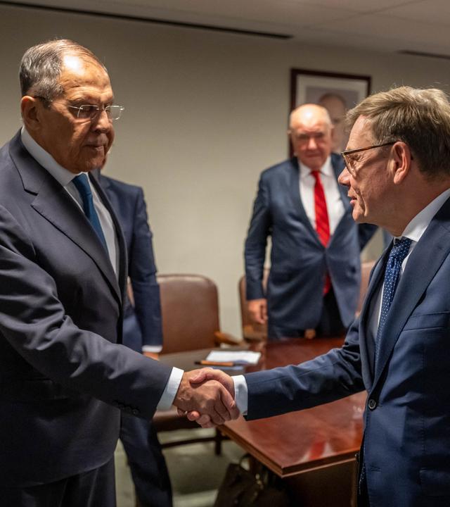 USA, New York City: Sergei Lawrow (l), Außenminister von Russland,